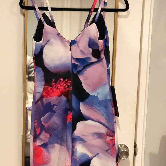 Floral NEVER BEEN WORN Bebe dress* - Picture 3 of 5